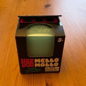 NeeDoh Mello Mallo Color-Changing Marshmallow Toy - blue